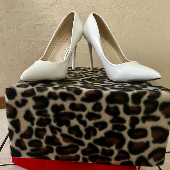 Rogue Heels/Pumps Condition 01 - Picture 8 of 9